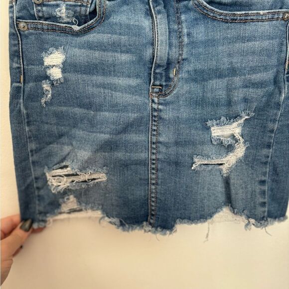 American Eagle Distressed denim hi rise mini skirt size 00 92% cotton - Picture 10 of 10